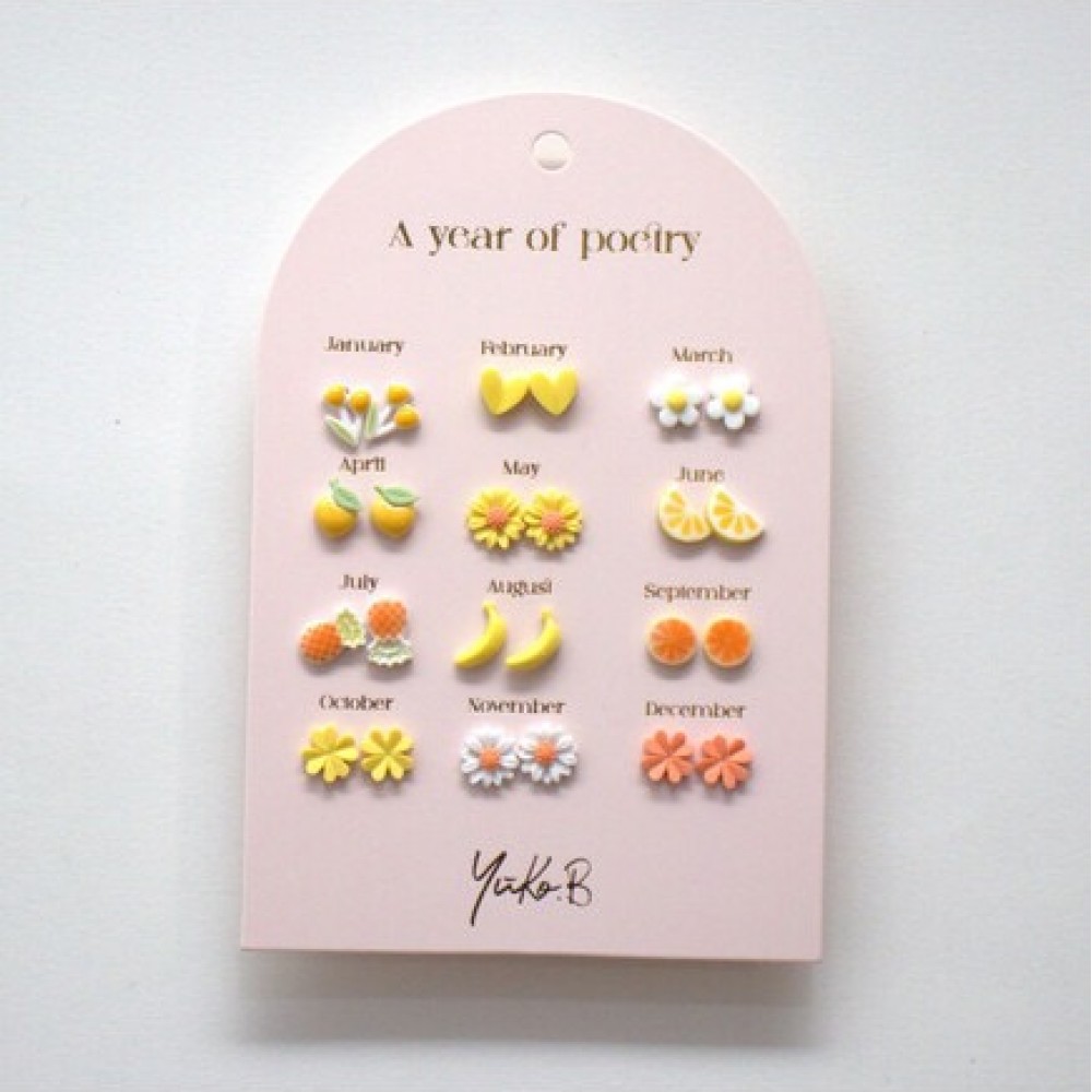 YUKO.B: Καρτέλα με 12 ζευγάρια σκουλαρίκια - A Year of Vivid Poetry YUKO.B: Καρτέλα με 12 ζευγάρια σκουλαρίκια - A Year of Vivid Poetry